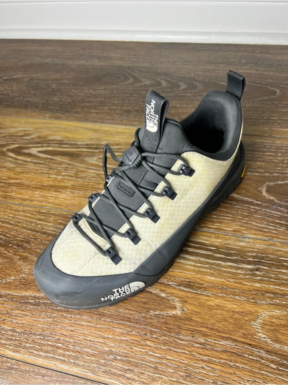 The North Face Glenclyffe Low Men's 10 Beige Black Vibram Hiking Shoes TNF